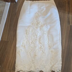 Elegant White Lace Pencil Skirt